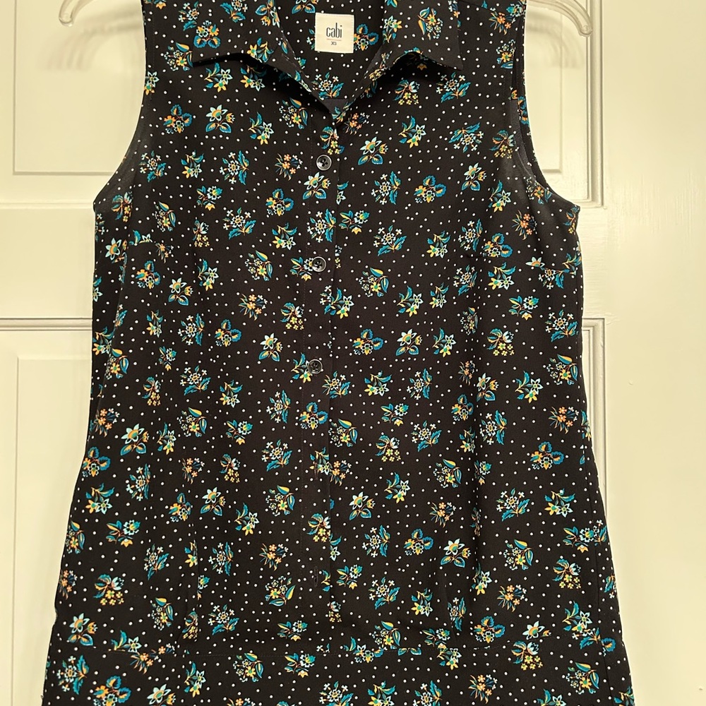 CAbi Black and Blue Floral Blouse
Length 25”
Pit to pit 18”